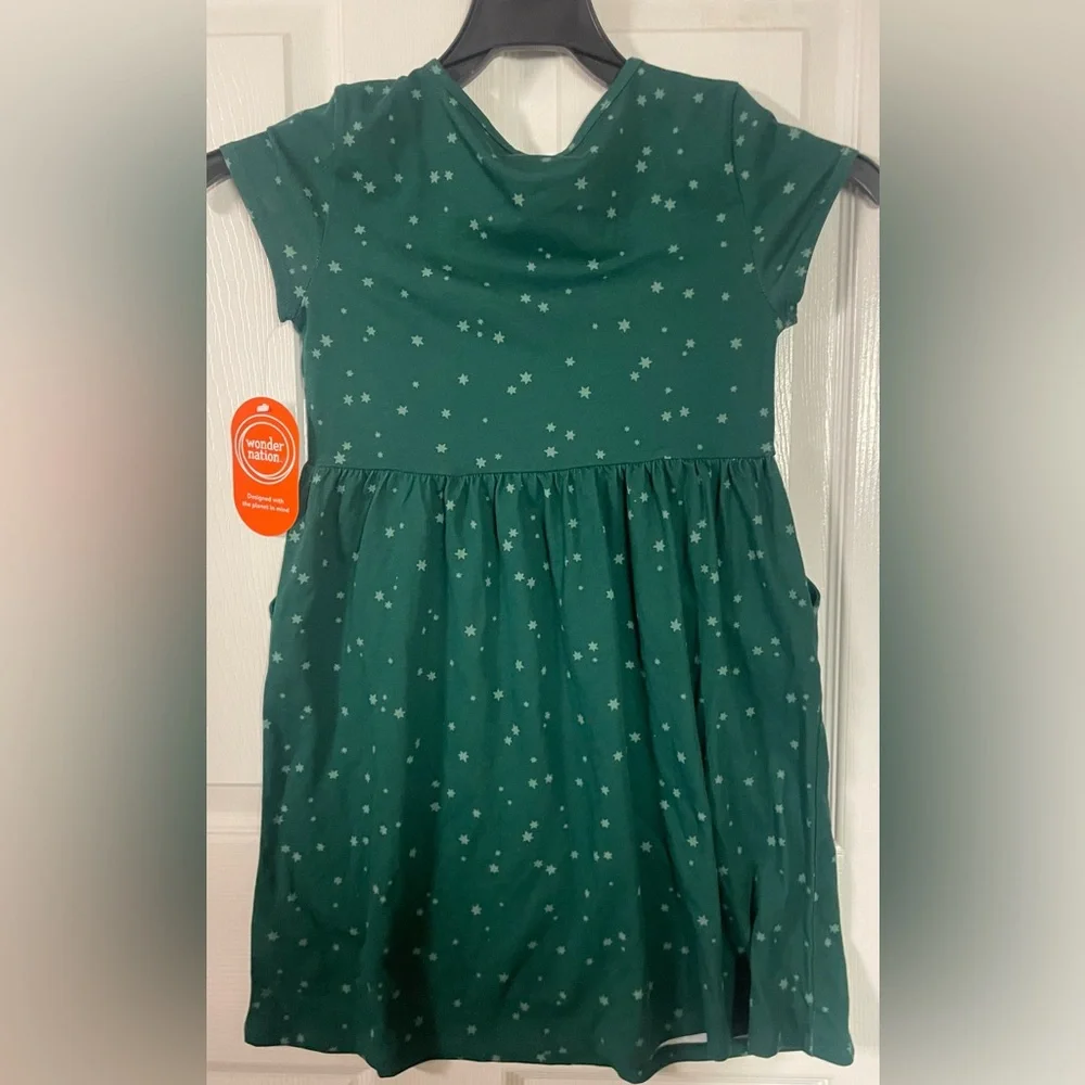 🔴 3/$12 Girl’s Green Starry Dress.‎ Size Medium (7/8) NWT!